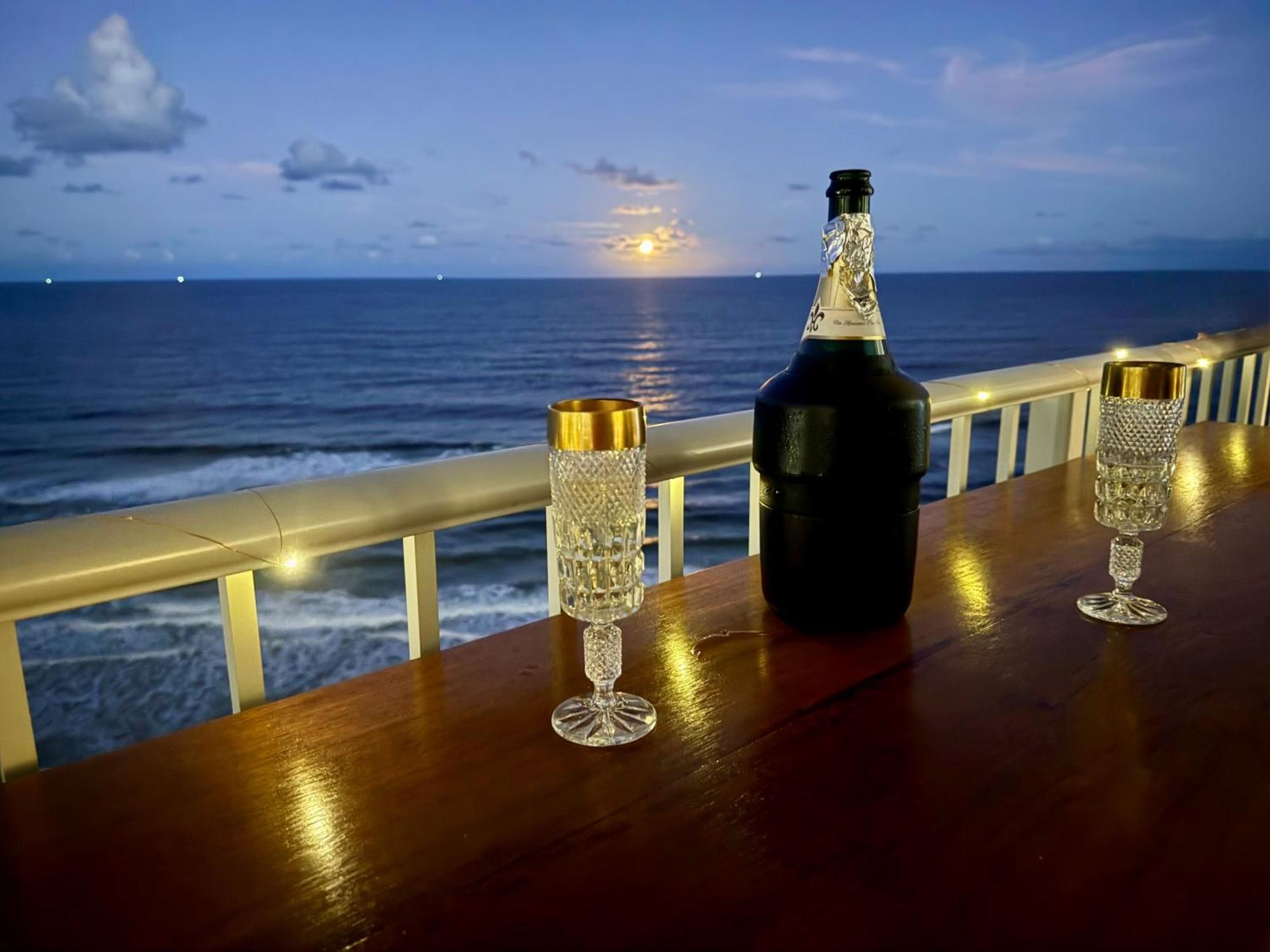 Absolutely Stunning! On The Beach !!! โกลด์โคสต์ ภายนอก รูปภาพ